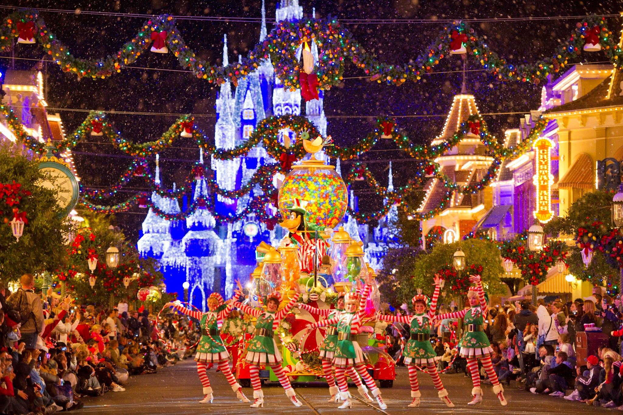 Mickey Very Merry Christmas Party 2013 Pictures Wallpapers